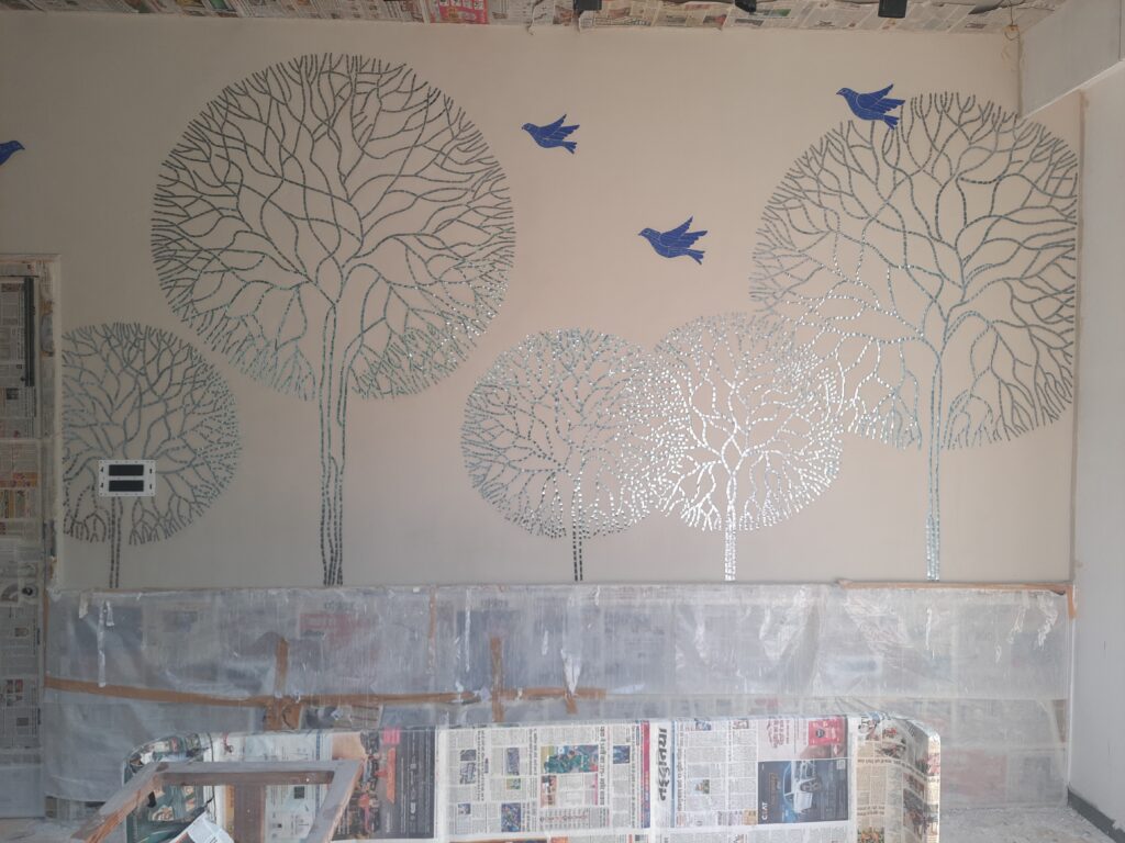 Handcrafted Thikri Art Wall & Counter Border by Yuvarti Craft Studio – Residential Interior Project